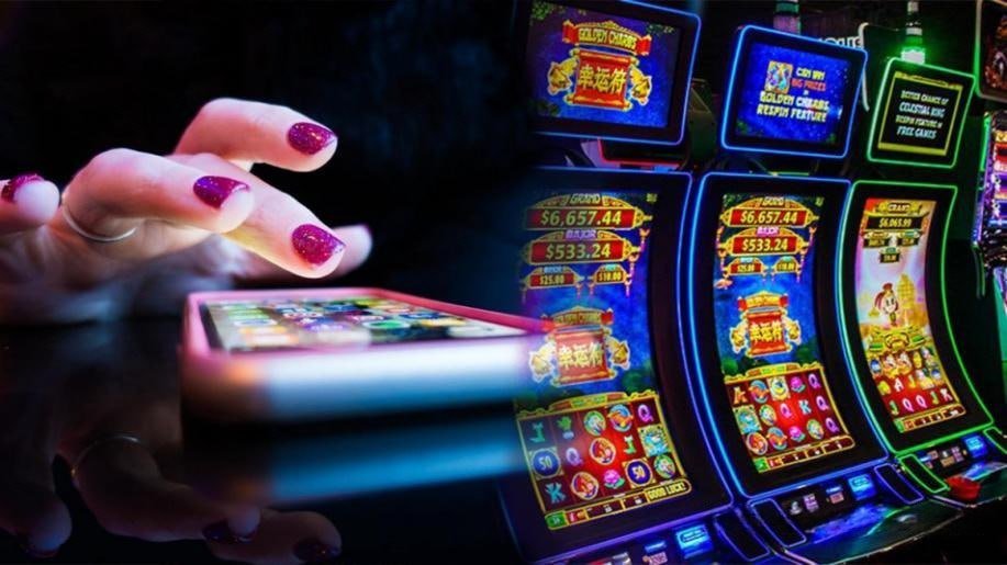 Filipino players browsing 88jl sports and casino sections on mobile devices